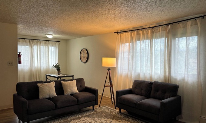 University Area Apartment | Pet-Friendly Stay-Top Floor- FlatTop Nook