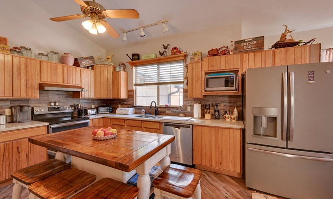 Strawberry Cottage | Pet-Friendly Strawberry Cottage w/Patio & Yard!