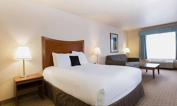 McMinnville Hotel | Pet-friendly Suite w/Free Parking! A 5-minute drive away from Third Street!