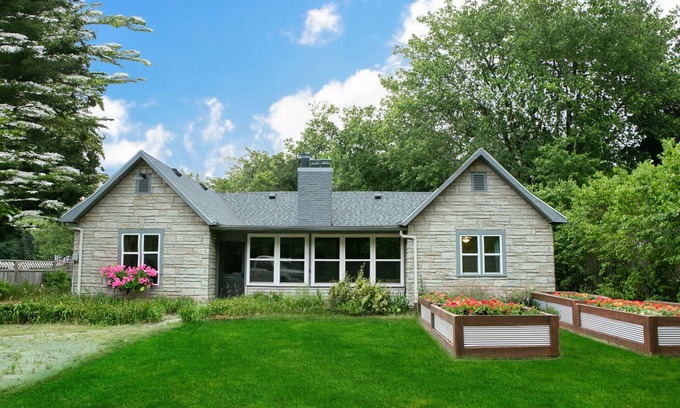Stevensville House | Pet Friendly, Sunset Ridge, Sleeps 8