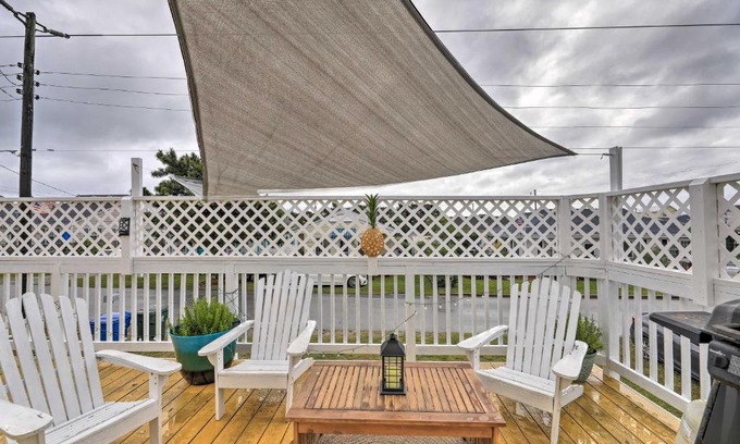 Atlantic Beach House | Pet-Friendly Townhome, 2 Blocks to Atlantic Beach!