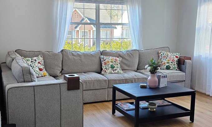 Cartersville House | Pet Friendly Townside Retreat near Lakepoint