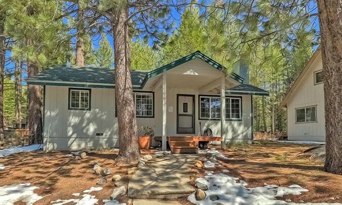 Tahoe Paradise Cabin | Pet Friendly Family Cabin