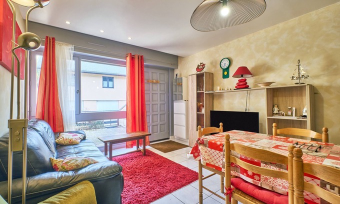 Villard-de-Lans Villa | Pet-Friendly Villa Le koala with Mountain View & Garden