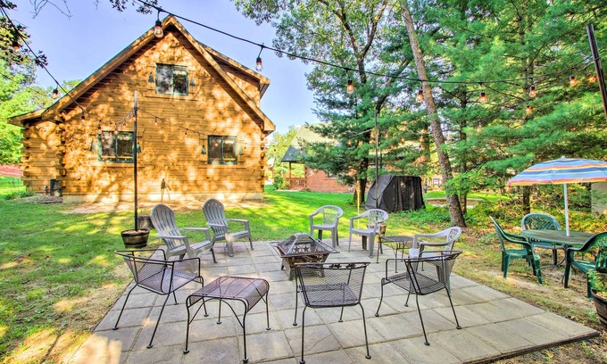 Warrens Cabin | Pet-Friendly Warrens Cabin w/Fire Pit!