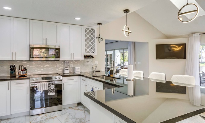 Greenview Shores House | Pet-Friendly Wellington Home: On-Site Lake Access!