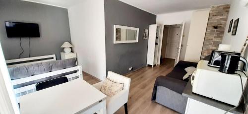 Beausoleil Apartment | Petit Bijoux