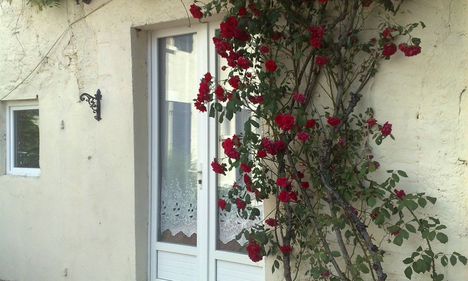 Vouvant Cottage | Petit Cerisier (1 Bedroom - sleeps 4)