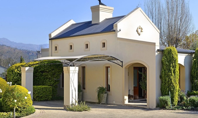 Franschhoek Cottage | Petit Plaisir! Romantic Garden Cottage With Beautiful Mountain Views