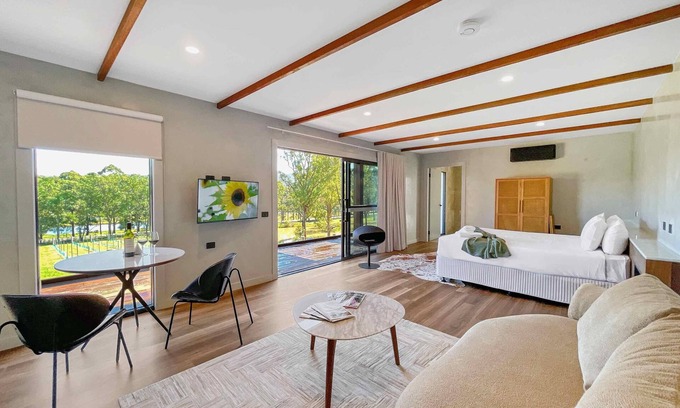 Broke Apartment | Petra @ Cael's Gate - Stylish studio at Cael's Gate Wines