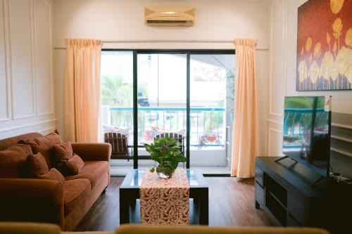 Downtown Kota Kinabalu Apartment | Petronella English Apartment Marina court