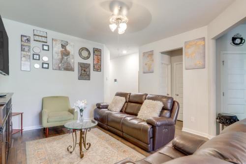 Riverdale House | Pets Welcome! Family Townhome with Yard in Atlanta