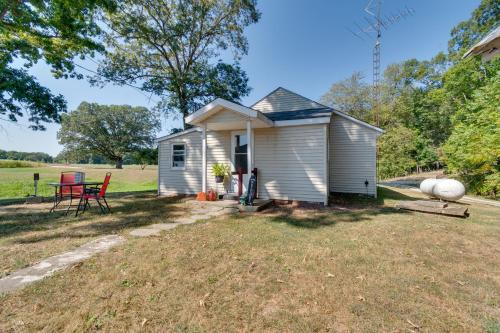 Toledo House | Pets Welcome Tranquil Retreat with Yard in Jewett!