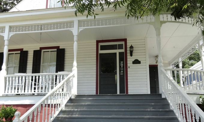 Old East Hill Apartment | Pfeiffer House luxury in Downtown Pensacola