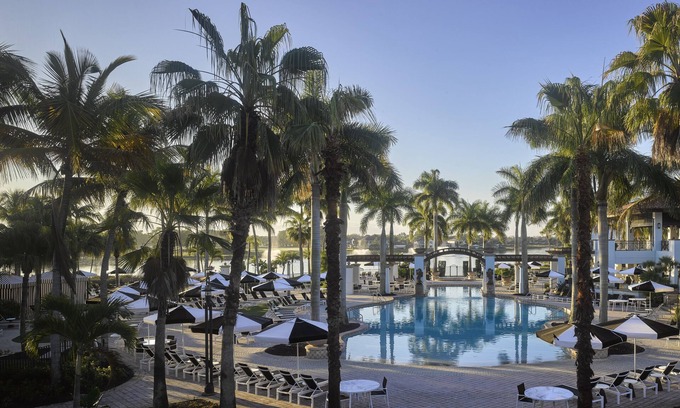 Hunt Club Resort | PGA National Resort