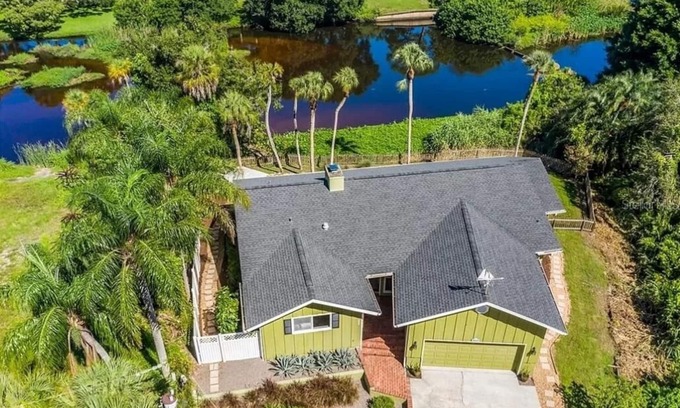 Southgate House | Phillip Creek House with Kayaks