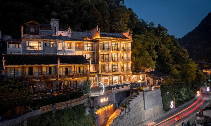 Fenghuang House | Phoenix Best River View B&B