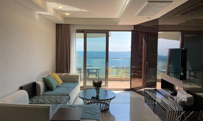 Seongsan Apartment | phoenix island 바다전망 섭지코지, 성산일출봉 ocean star _sea view room