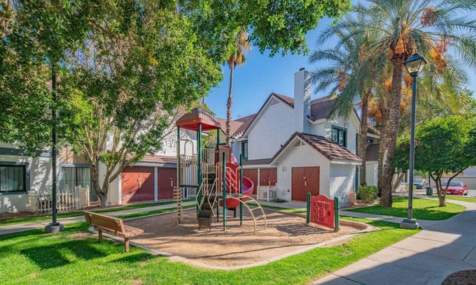 North Mountain Apartment | Phoenix Loft sleeps 6