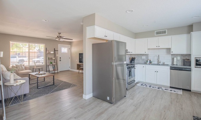 Maryvale House | Phoenix Oasis w/Outdoor Pool + Putting Green!