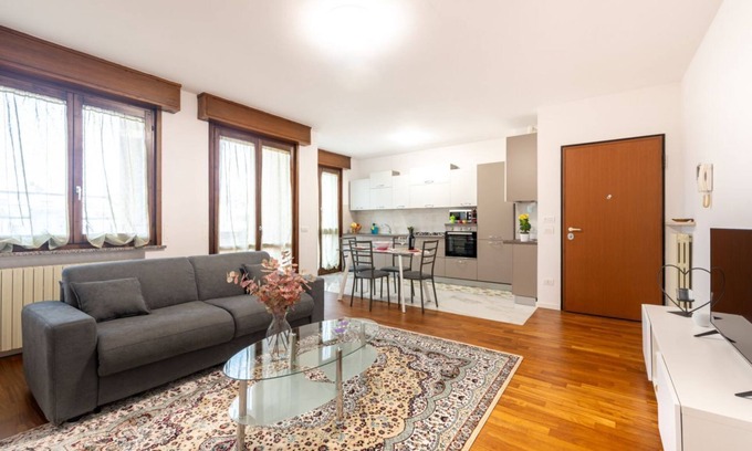 Lubiana Apartment | Picasso Residency: Near Parma's Finest Gems