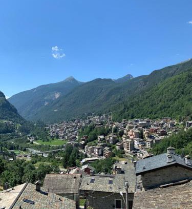 Chiesa in Valmalenco Apartment | Piccola Parigi