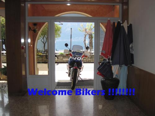 Magugnago Hotel | Piccolo Hotel Direkt am See