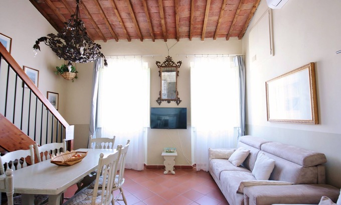 Sant' Ambrogio Apartment | 'Piccolo Pepi' - Luxury Apartment in the Heart of Florence!
