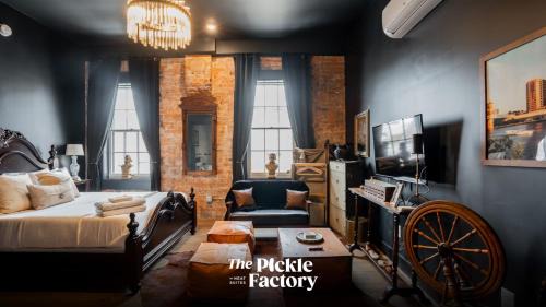 Covington Apartment | Pickle Factory - Wenzel Luxe