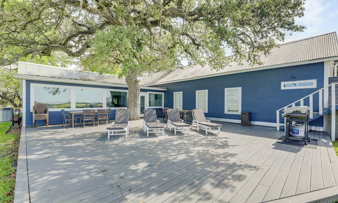 Schulenburg House | Pickleball Court & Pool: Schulenburg Farmhouse