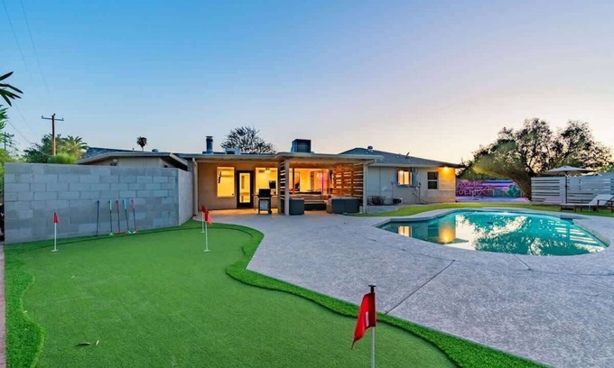 Bel Air House | Pickleball | Sparkling Pool | Mini Putt | Sleeps14