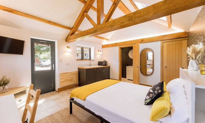 Angmering House | Picturesque barn suite in the South Downs with gym and spa