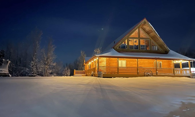 Parkland County Cabin | Picturesque Log House Getaway