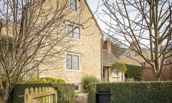 Nailsworth Cottage | PIE COTTAGE, family friendly, character holiday cottage in Nailsworth