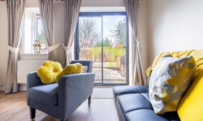 Maidenhead Apartment | Pierocks Wickets Luxury Entire House, Free Parking and Wi-fi in Maidenhead