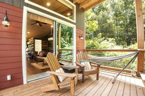 French Village Apartment | PIKES PEAK - Tiny Houses Of French Village