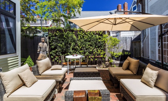 Commercial Street Hotel | Pilgrim House