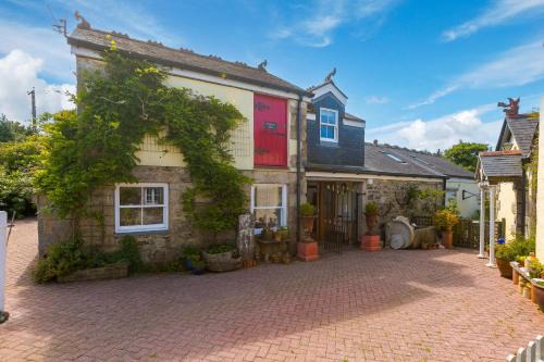 Saint Erth Praze House | Pilgrims Barn