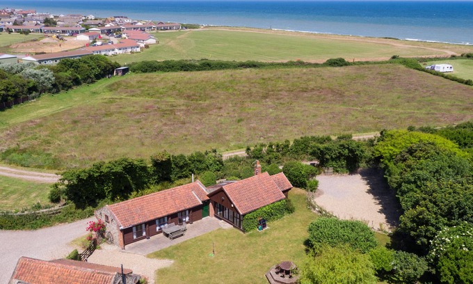 Bacton House | Pilgrims Chase - Three Bedroom House, Sleeps 6