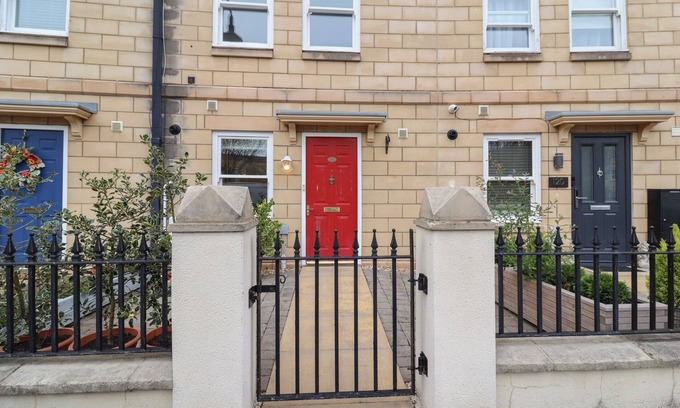 Weston-super-Mare Cottage | PILGRIMS REST, family friendly, with a garden in Weston-Super-Mare