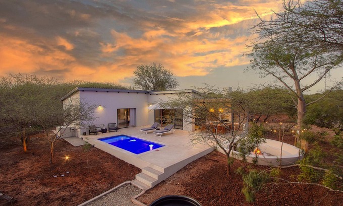 Marloth Park Villa | Pillows. Luxury Safari Villa - Kruger National Park