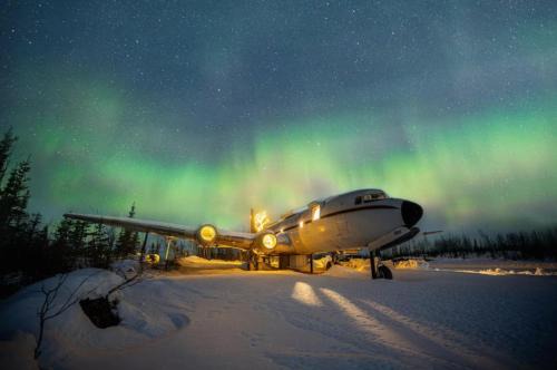 Houston House | Pilot Lodge - Vintage Airplane House DC-6