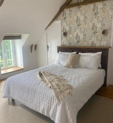 Plouguenast House | Pinabre Rose Cottage