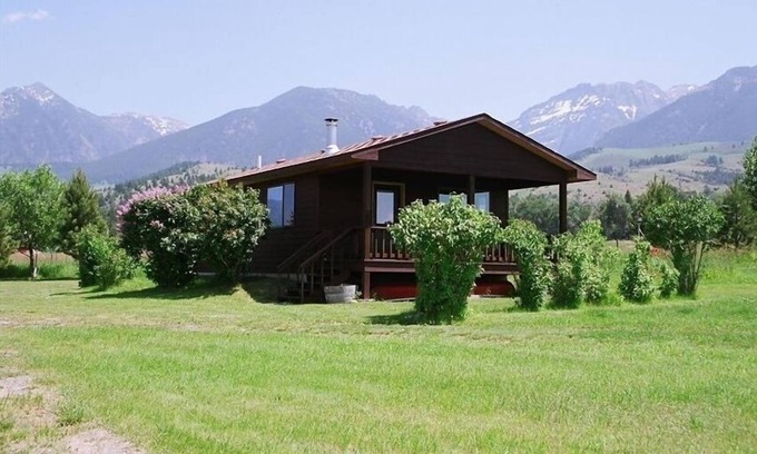 Livingston Cabin | PINE CREEK CABIN Located in the Heart Of Fly-Fishing Country