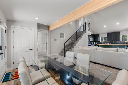 Flagstaff House | Pine Del 3BDR Home in Forested Flagstaff