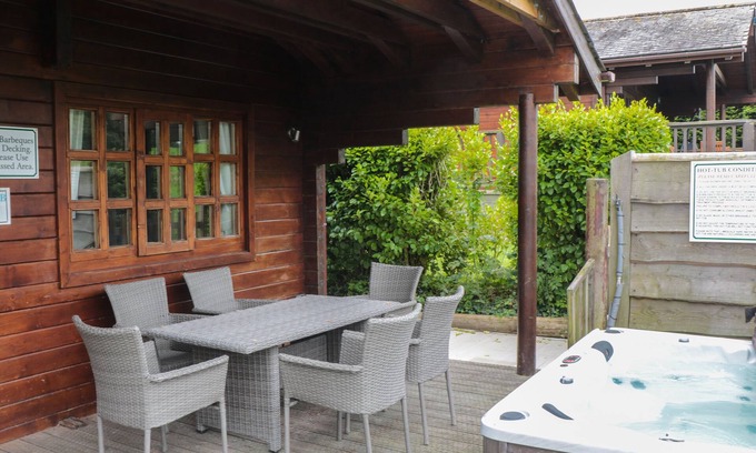 Swanage Cottage | PINE, family friendly, with hot tub in Swanage