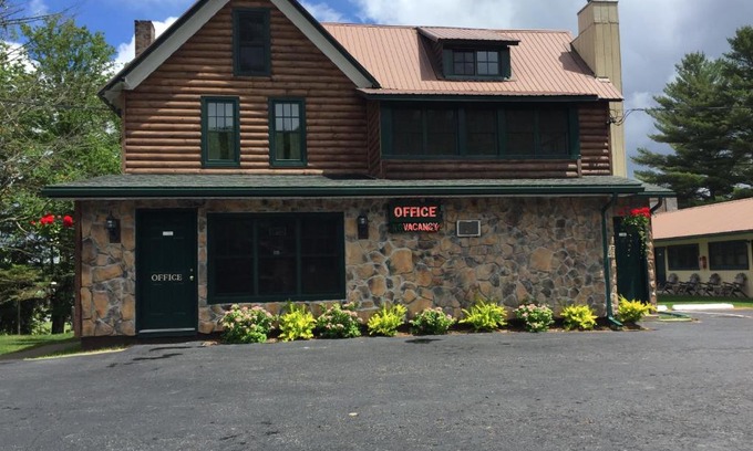 Old Forge Hotel | Pine Knoll Hotel Lakeside Lodge & Cabin