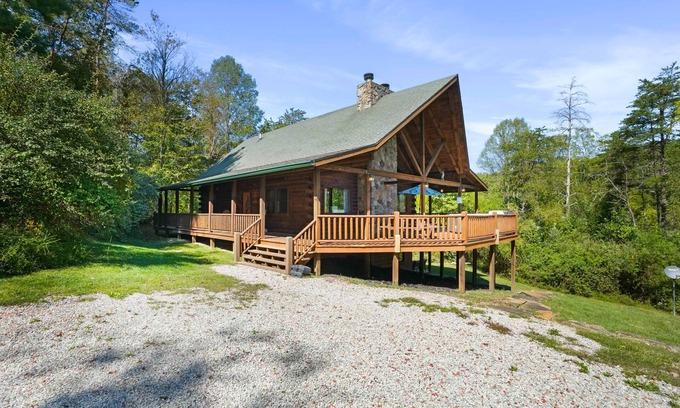 Logan Cabin | Pine Knoll Lodge | Hocking Hills