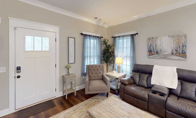 Cartersville House | Pine Mtn Getaway Pet-OK 3BR w Weekday Discounts