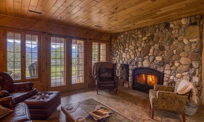 East Kootenay Condo | Pine Ridge 2051